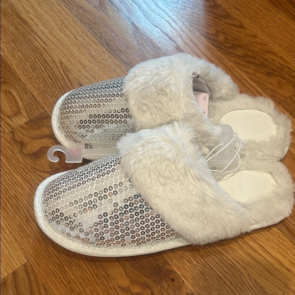 Silver Disco Sequin Faux Fur-Lined Women's Slipper size 7-8 new w tag